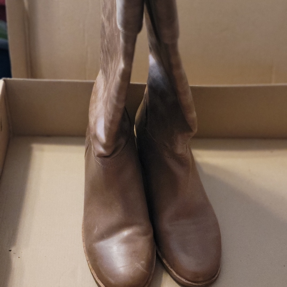 UGG BOOTS - Picture 2 of 4